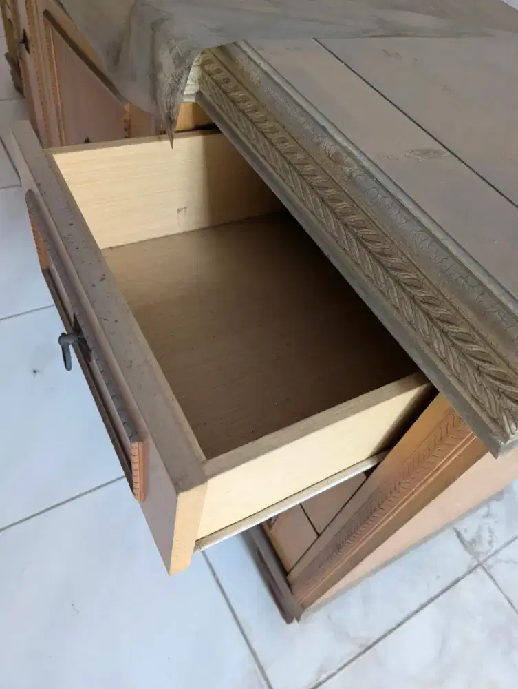 Jual Cepat! Sideboard / Lemari Laci Ruang Tamu Ukiran Elegan