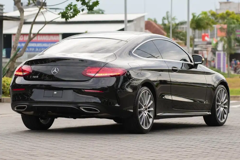 Collector Items odo 4K! Mercedes C300 Coupe AMG Line 2017 Pano m2 e300