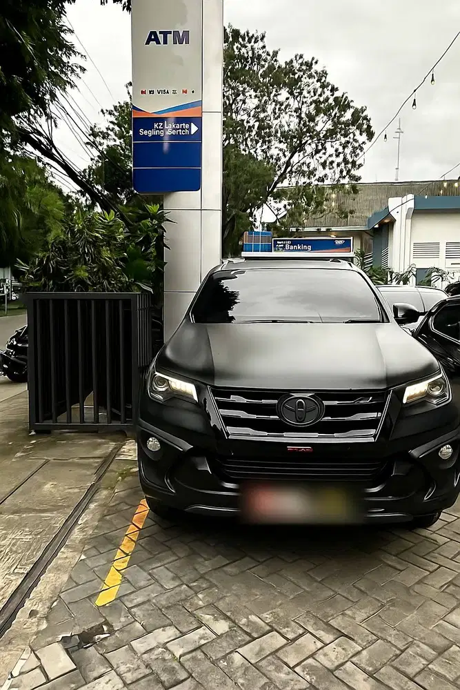 Merek & Tipe: Toyota Fortuner TRD Sportivo VRZ Tahun 2018