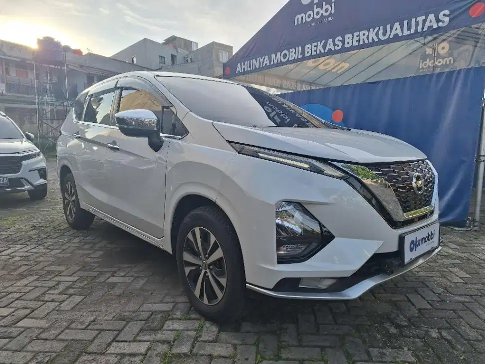 LOW DP Nissan Livina 1.5 VL Bensin-AT 2019 BMS