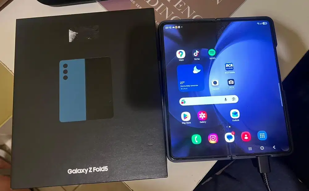 Samsung  Galaxy Z Fold 5