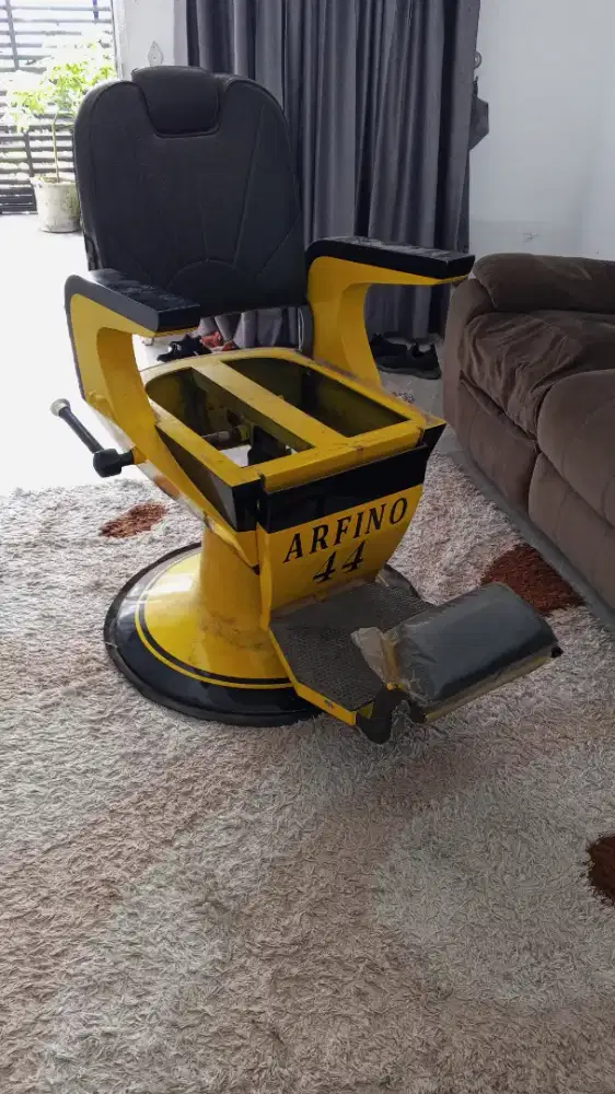 Kursi pangkas hidrolik