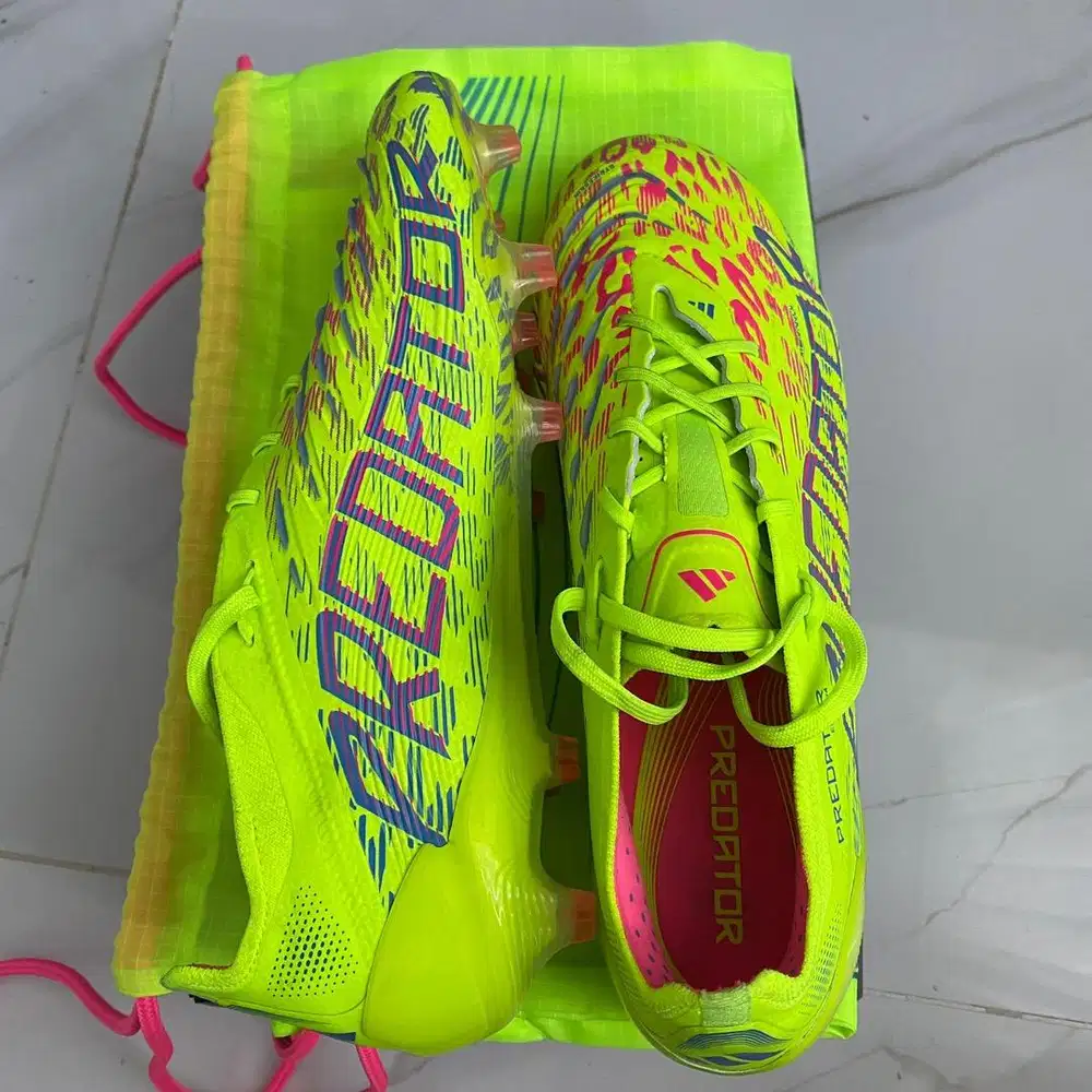Predator Elite size 42.5 stud fg