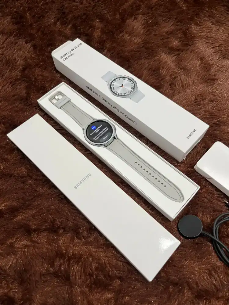 Samsung Galaxy Watch 6 Classic 47mm SEIN Like New - Silver