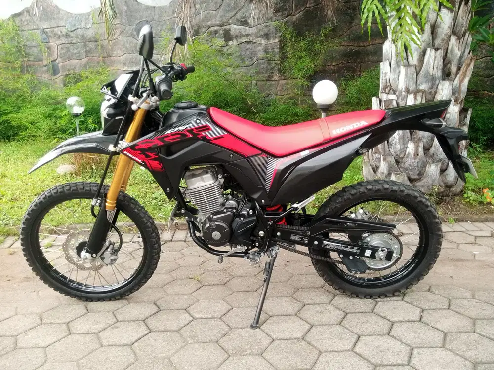 Honda CRF 2024 hitam merah