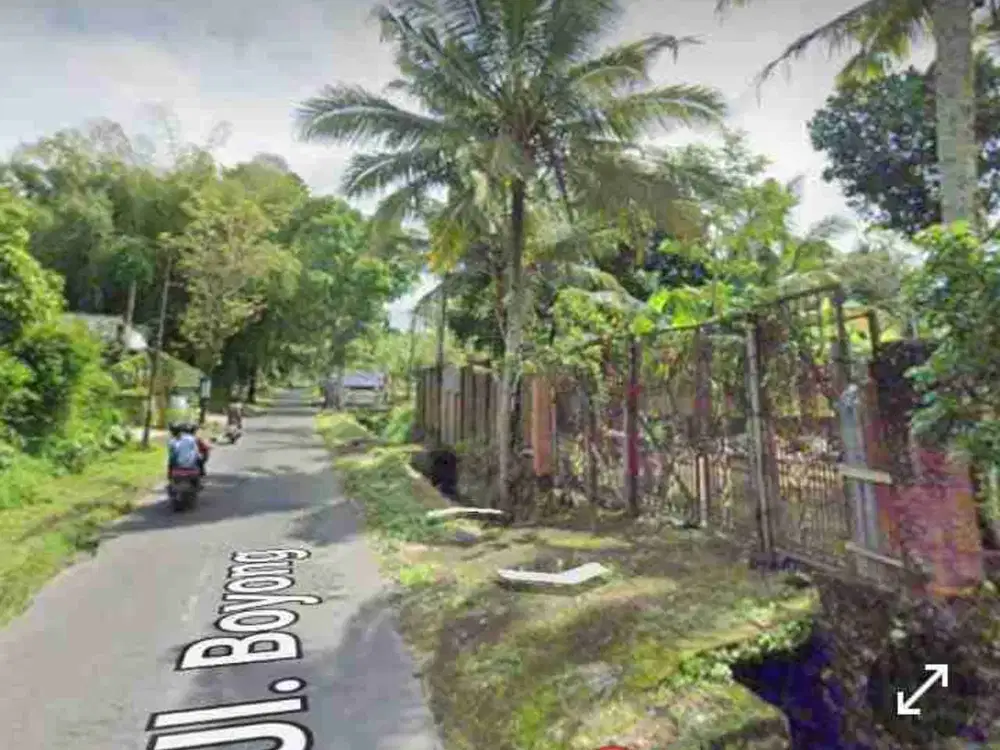 Tanah Pekarangan +  2 Joglo + 2 limasan, 5 Rumah Kayu, Rumah Gading 1