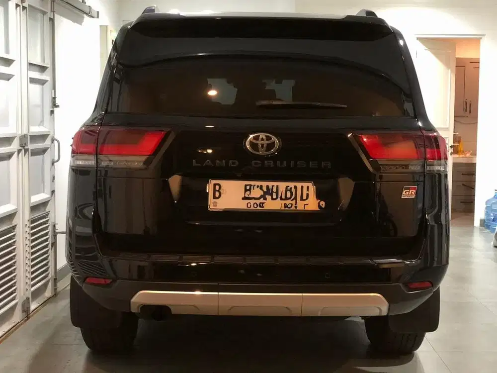 LC300 GR-Sport 2024. Pristine. KM 9.xxx slow going