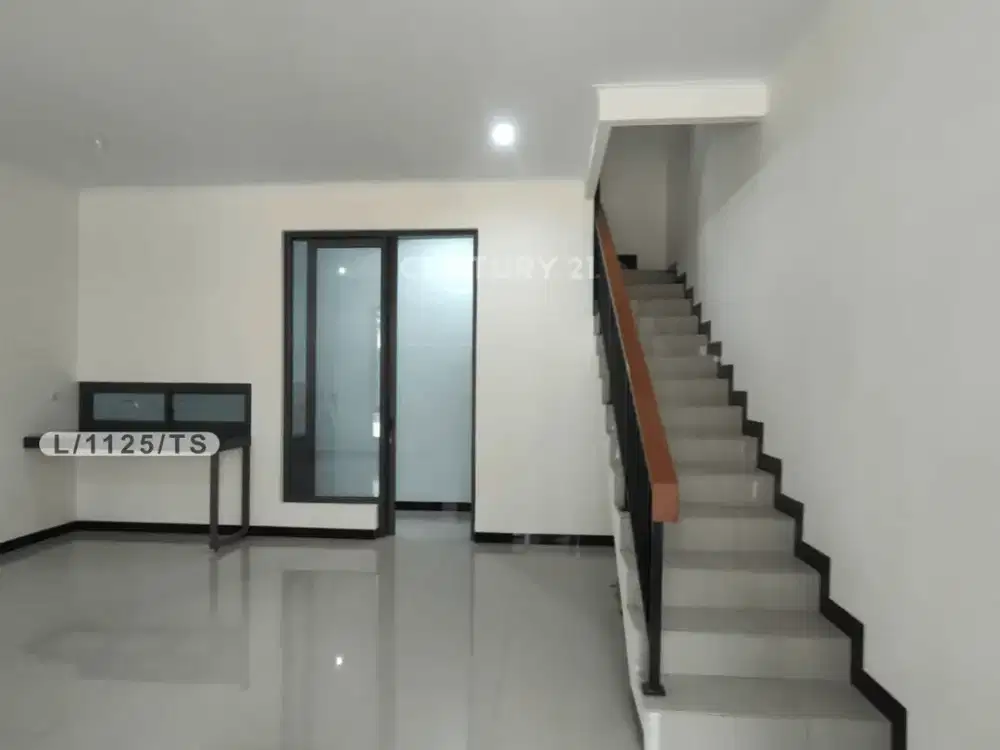 Rumah 2 Lantai Bersih Dan Nyaman Siap Huni Di TKI 5 Bandung