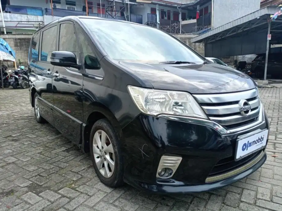 LOW DP Nissan Serena 2.0 Highway Star Bensin-AT 2014 PBU