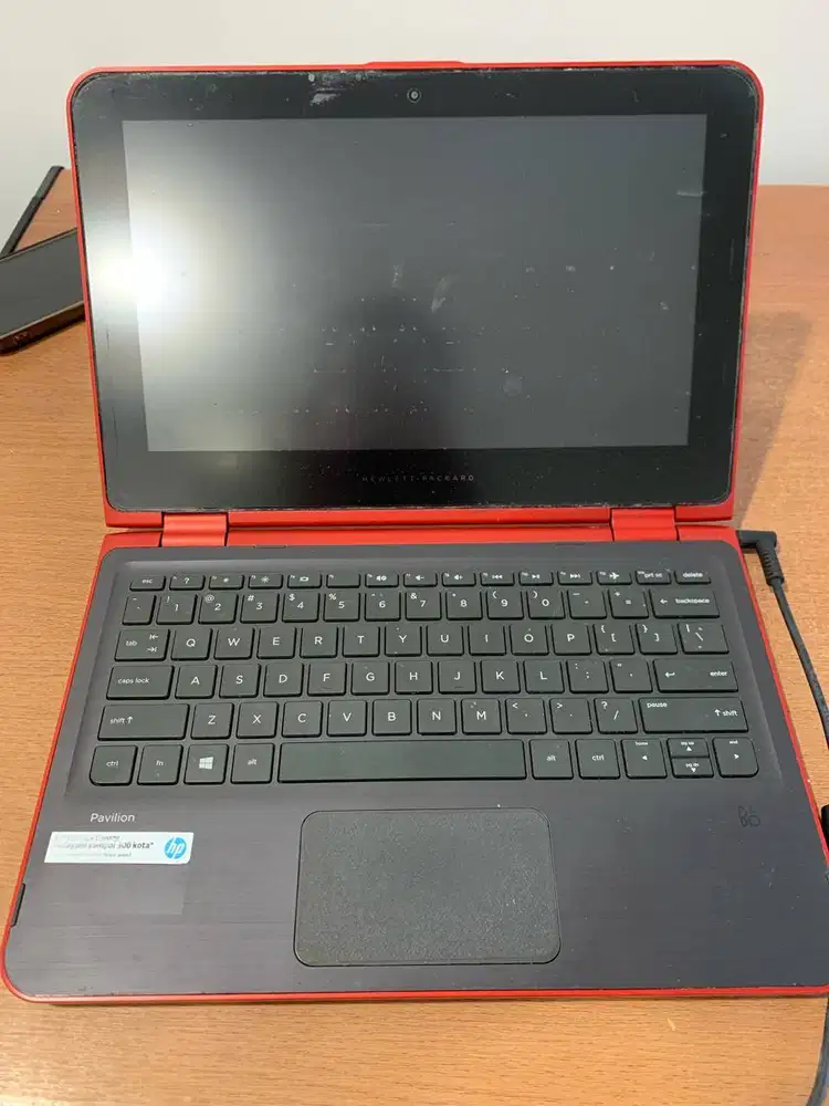 HP Pavilion x360 14″ (Convertible 2-in-1) – Merah Bekas Rasa Baru