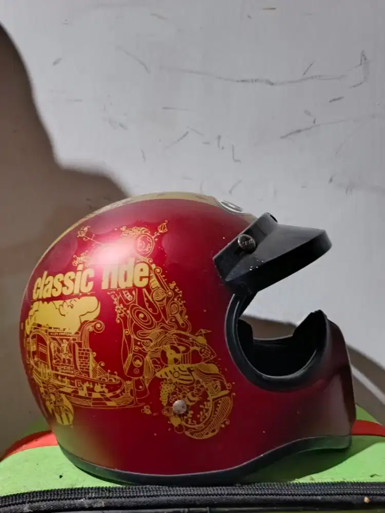 Helm tidak terpakai