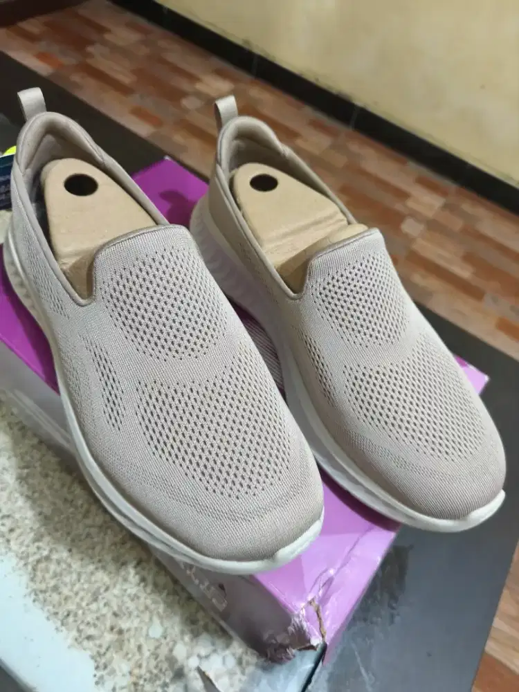 Di Jual sepatu skechers performance