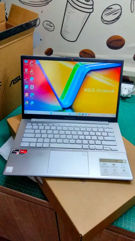 Asus Vivobook 14 - AMD Ryzen 3 7320U - 8/256