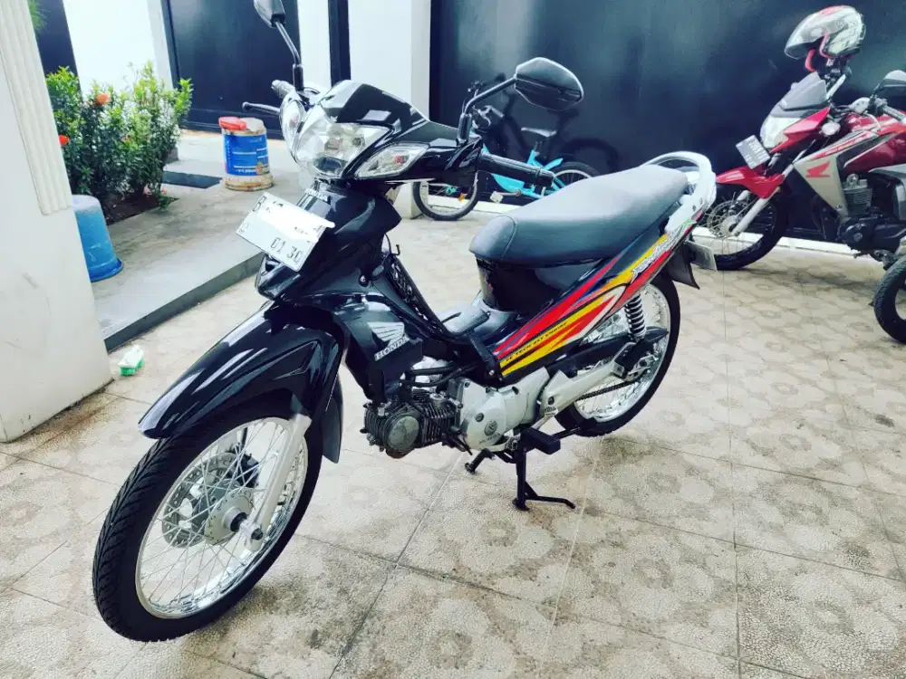 Jual Honda karisma 2005.