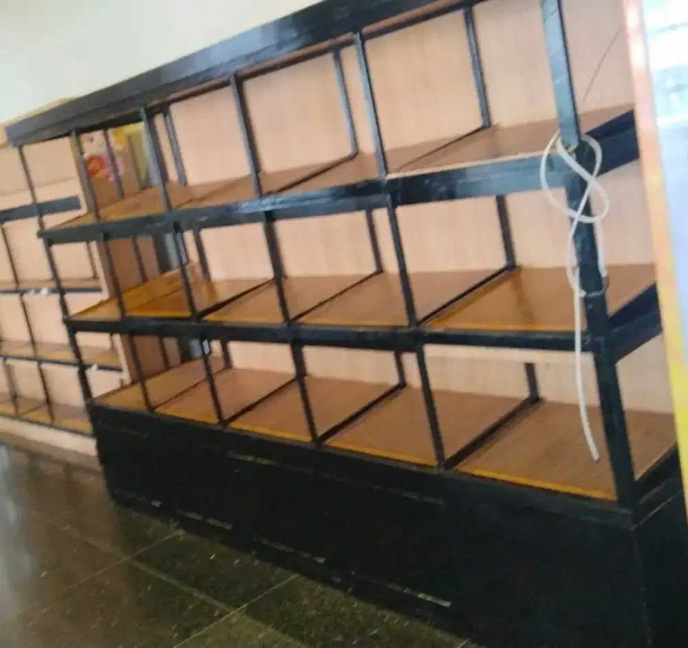 LEMARI RAK BEKAS ROTI ATAU AKSESORIS