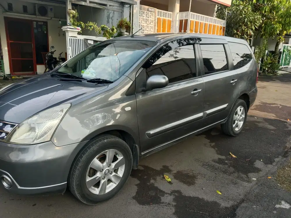 Nissan Grand livina 2010 Bensin