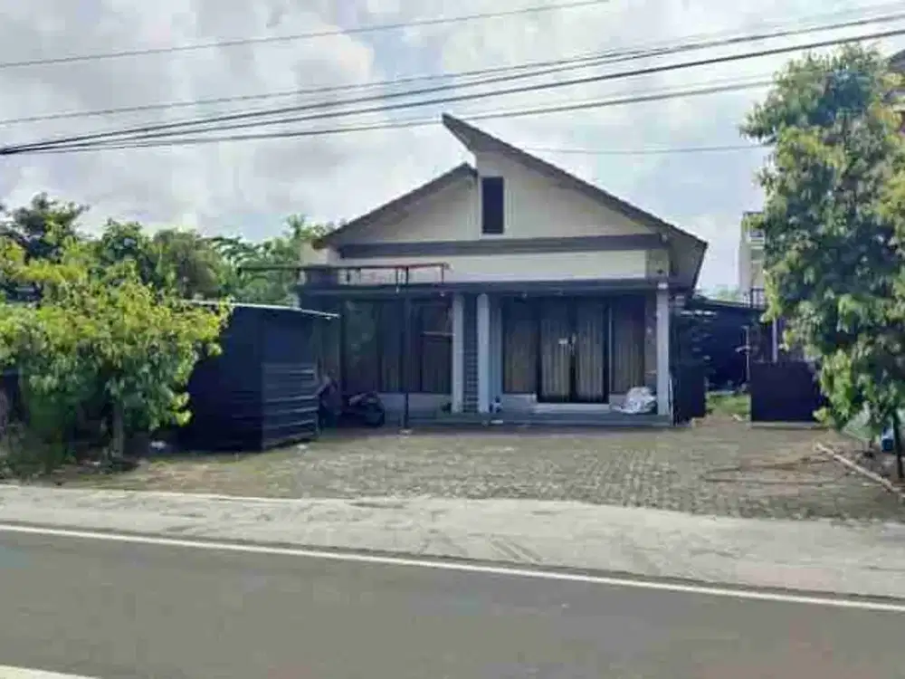 Bangunan tepi jalan strategis area Trihanggo Sleman