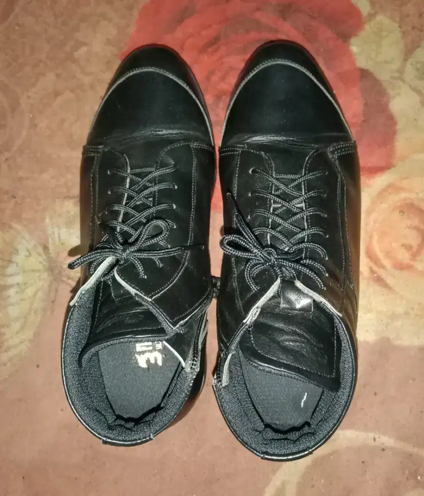 Sepatu kulit size 40