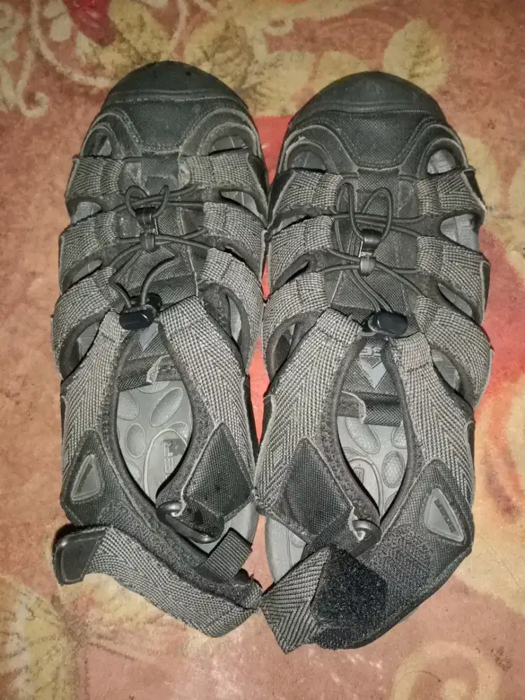 Sendal gunung eiger size 40