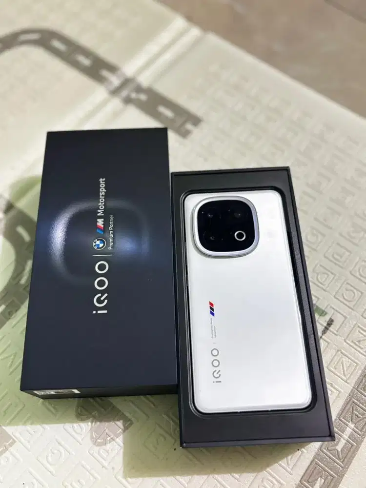 IQOO 13 12/256 LEGENDA LIKE NEW GARANSI PANJANG BISA TUKAR TAMBAH