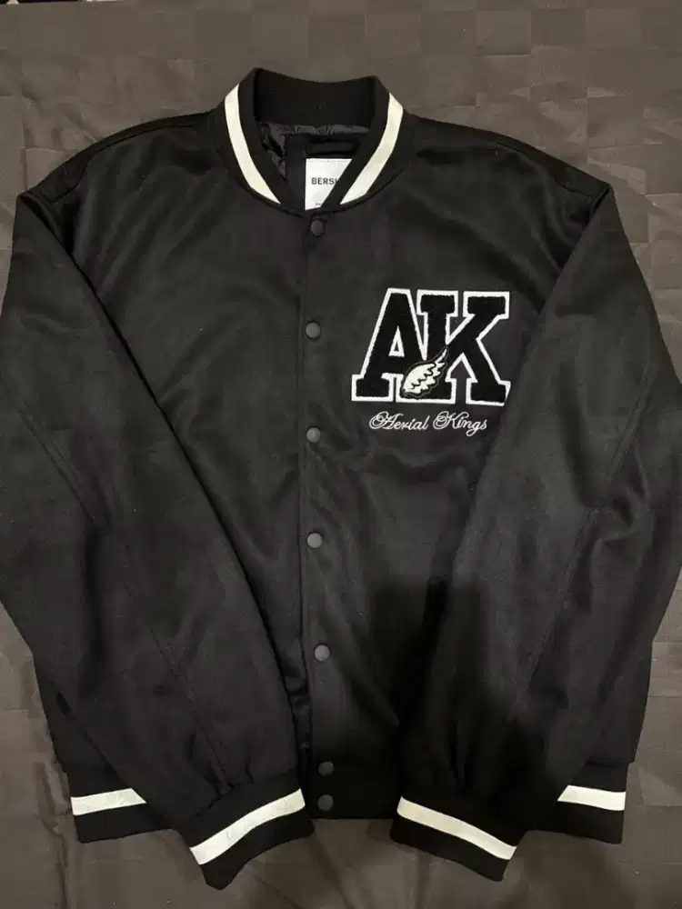 Jaket Varsity Bershka