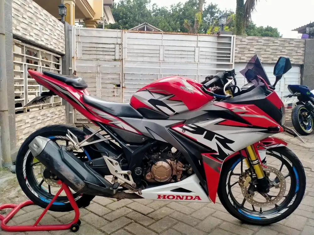 Honda CBR Facelift lengkap mesin segel sehat keterangan detail dibawah