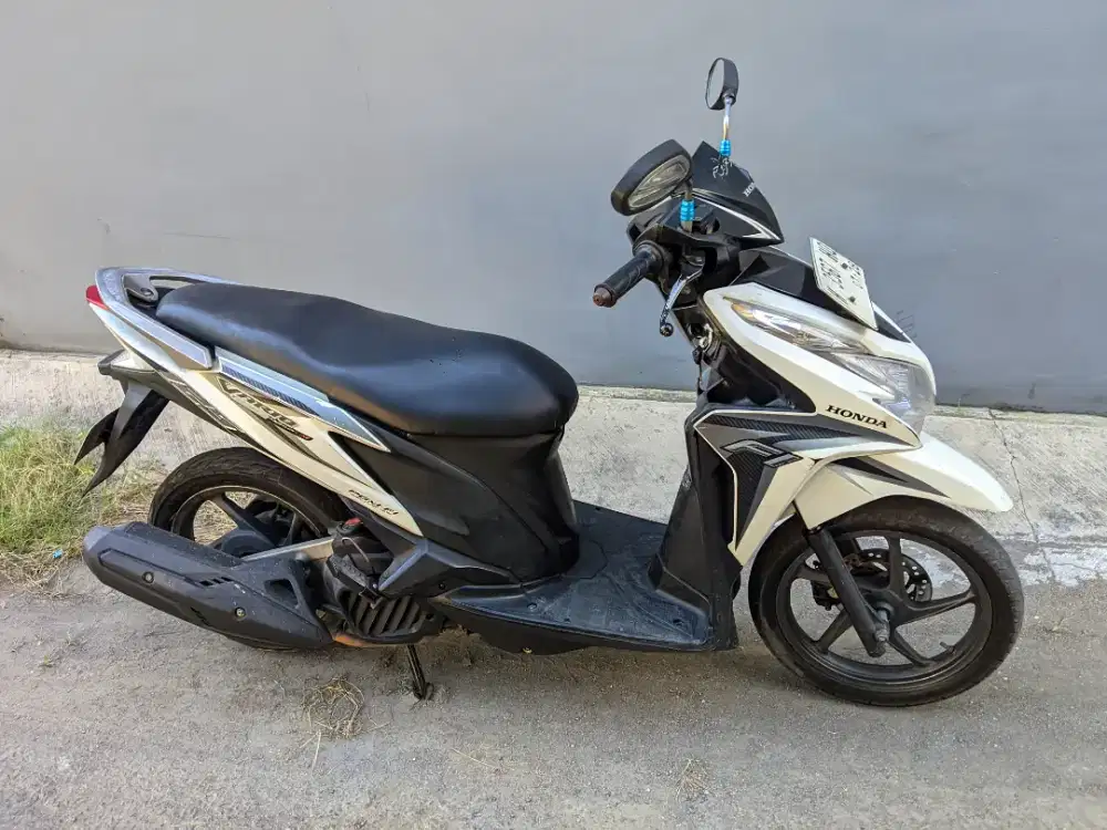 VARIO KZR 125 TAHUN 2013 ( PUTIH ABU² )