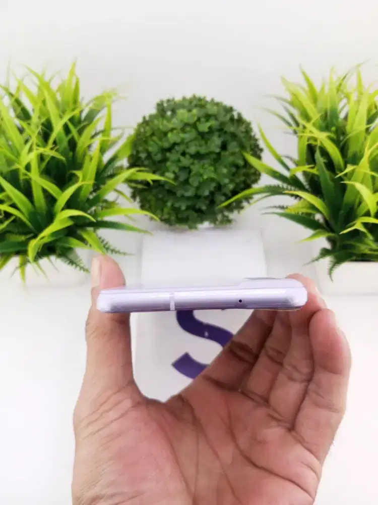 Samsung galaxy s21Fe  8/256 Resmi SEIN
Kelengkapan FULLSET
Kondisi