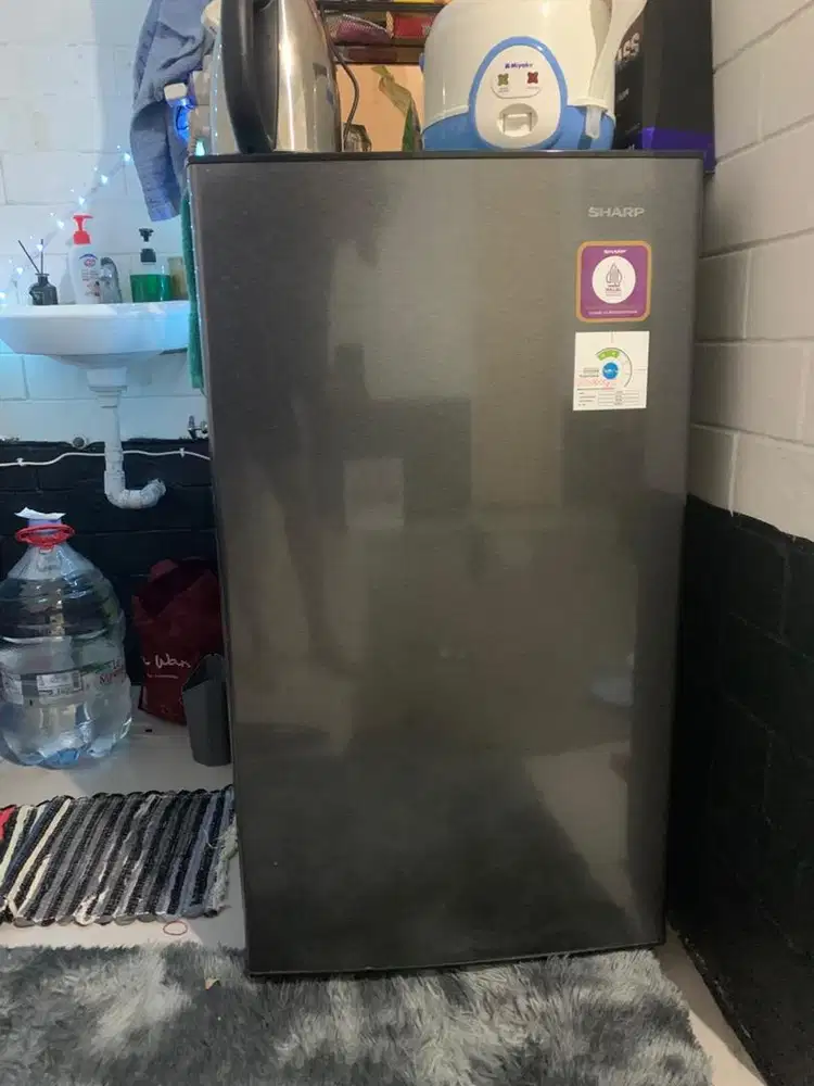 Kulkas sharp 1 pintu mulus
