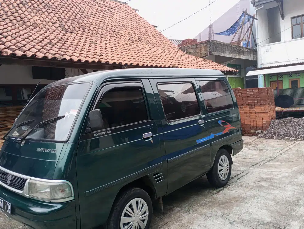 Suzuki Futura 2000 Bensin