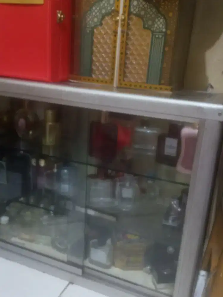 Jual etalase masih bagus