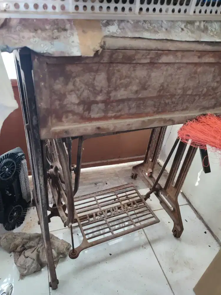 Dijull mesin jahit jadul butterfly