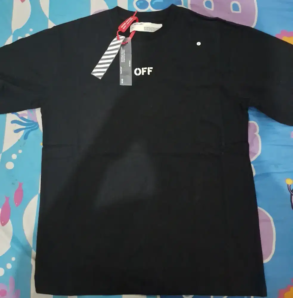 Kaos Off white Black