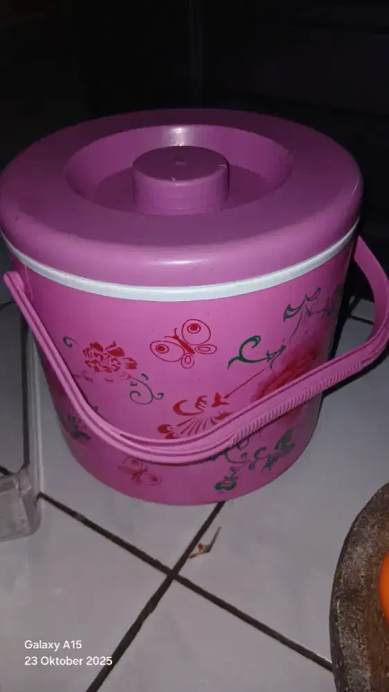 Termos air atau wadah nasi