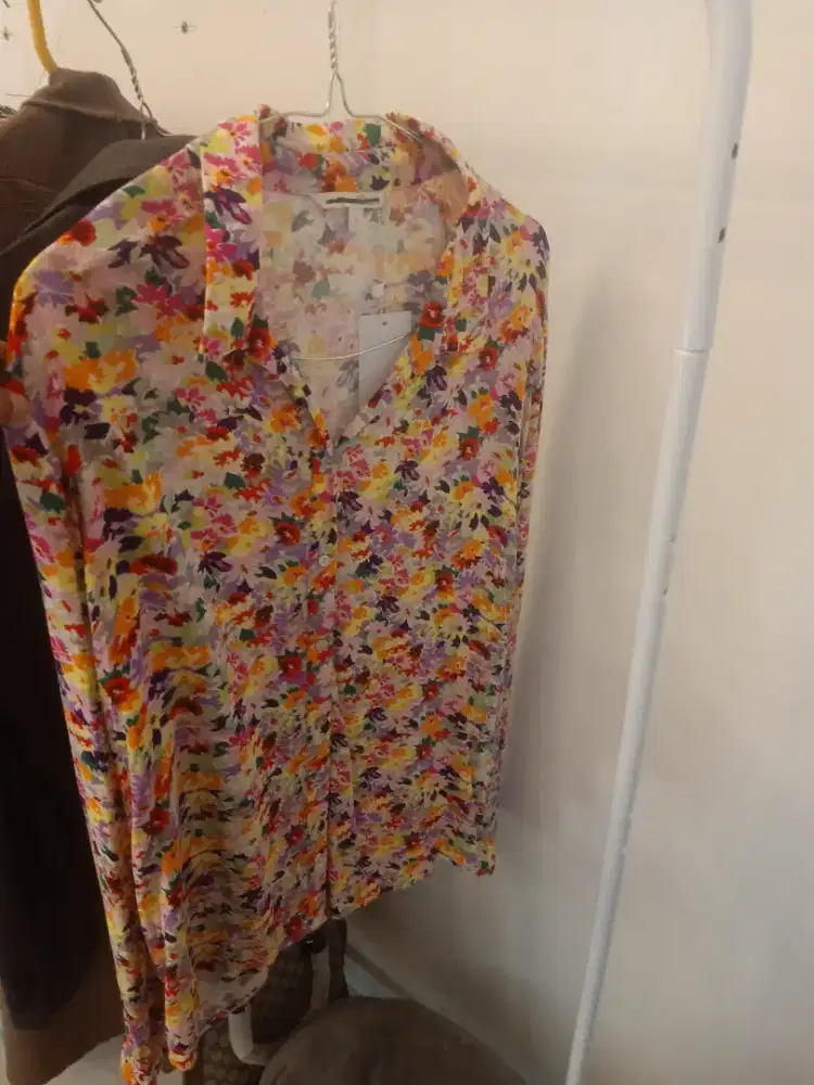 Kemeja bunga2 lengan panjang