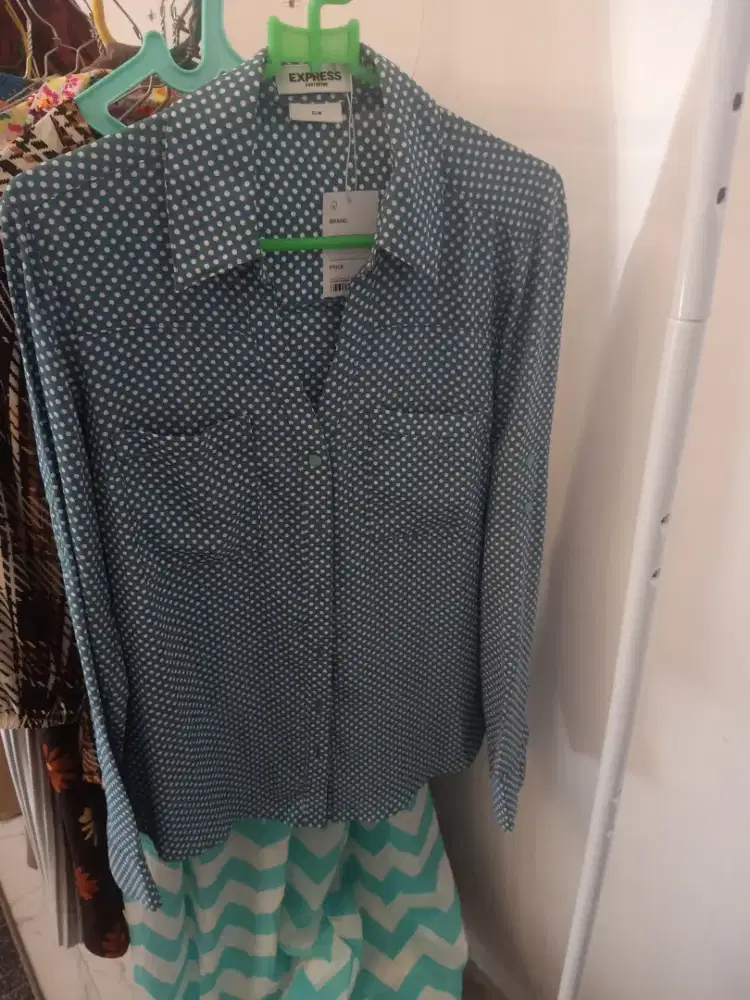 Kemeja EXPRESS lengan panjang