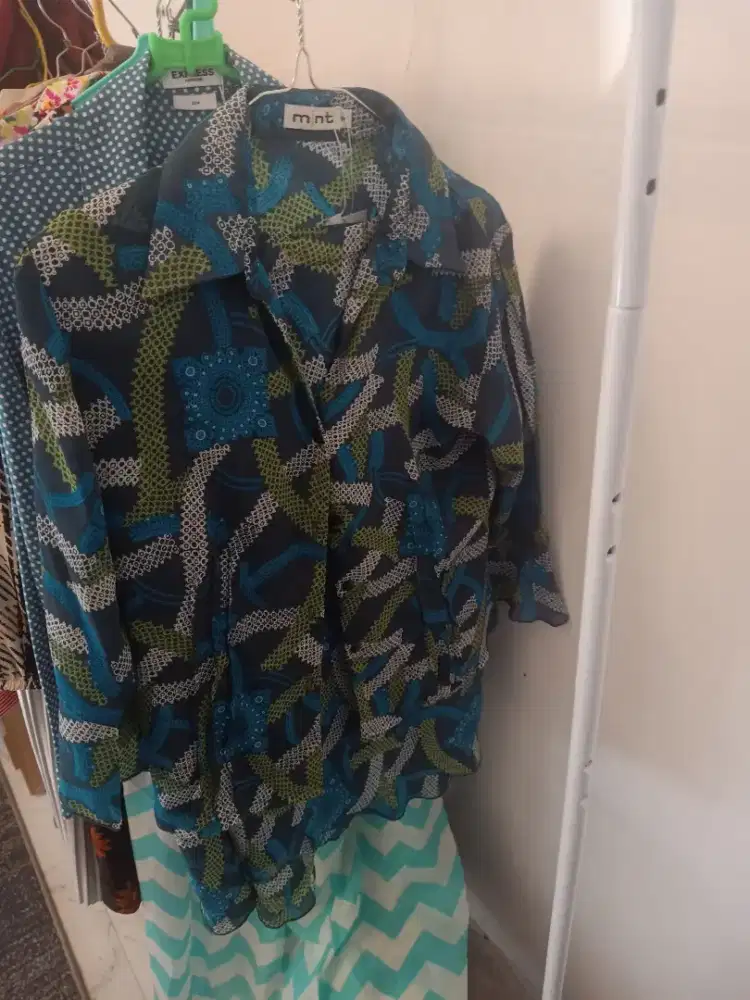 Setelan kemeja dan rok MINT