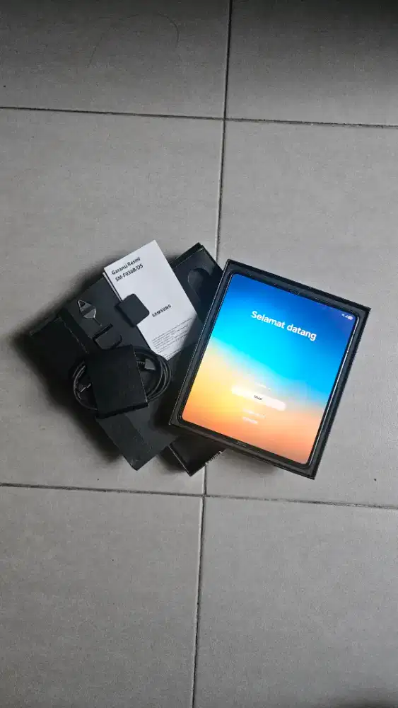 Samsung Galaxy Fold 4 GoodCondtlition