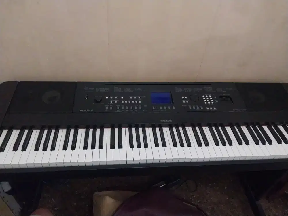 Piano Electric Portable grand Yamaha DGX 650