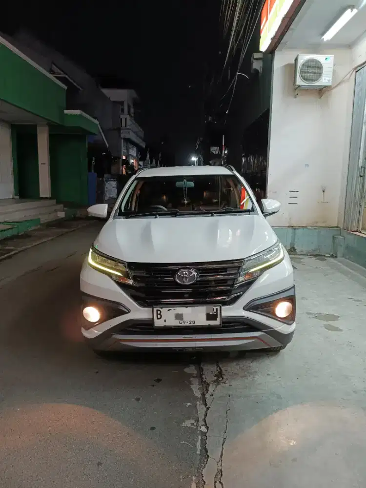 Toyota Rush TRD Sportivo Matic 2017 White Metallic.