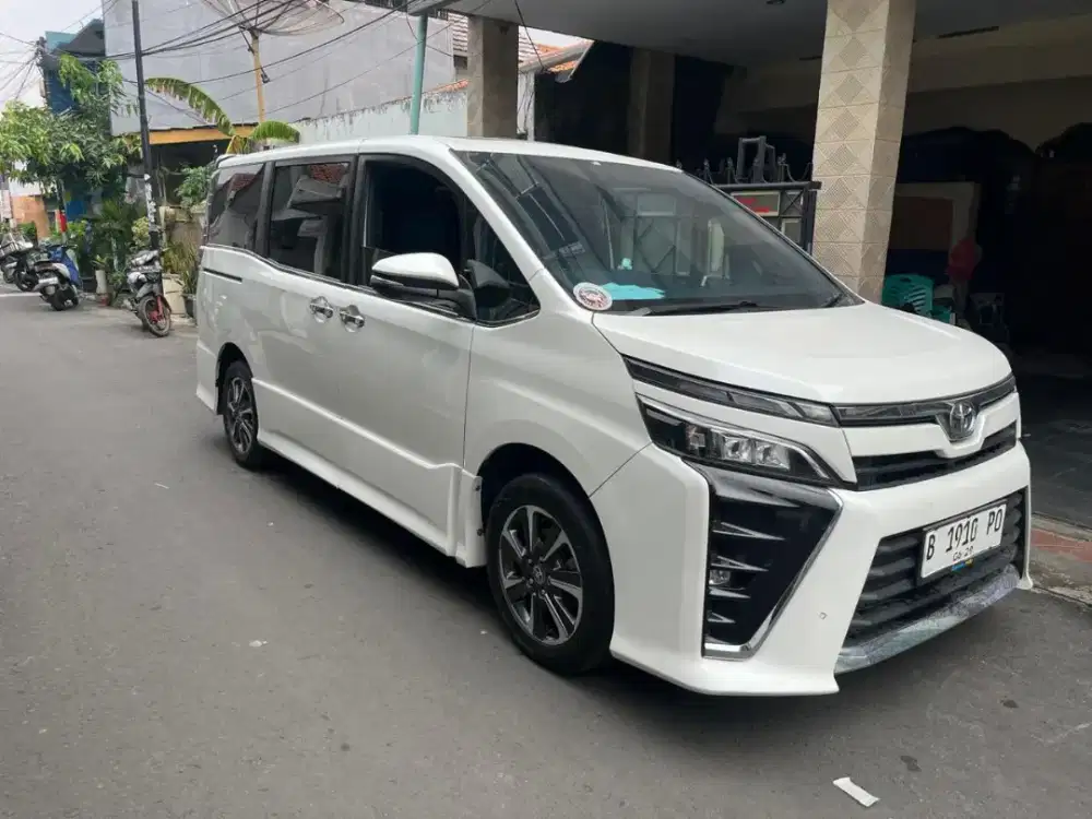 Toyota Voxy 2018