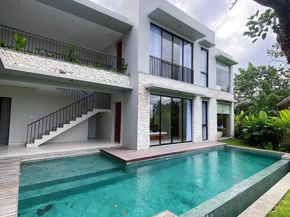 Villa Mewah Tropis Luas di Central Canggu – 4 Kamar Tidur dengan Kolam Renang Pribadi