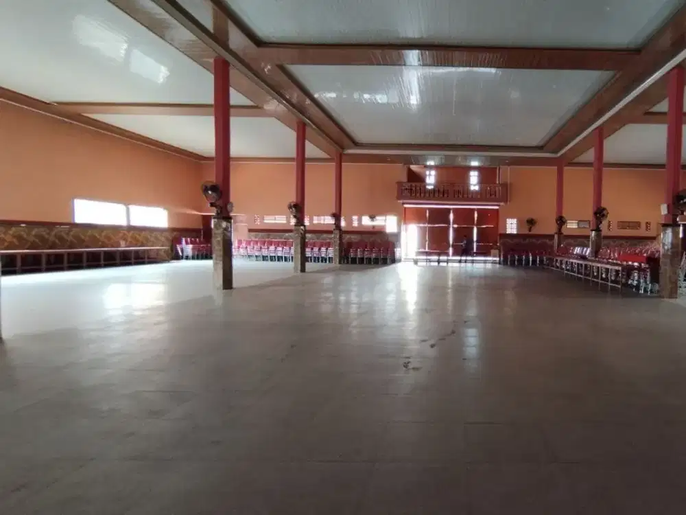 Gedung Komersil Serba Guna Luas Strategis di Jaten