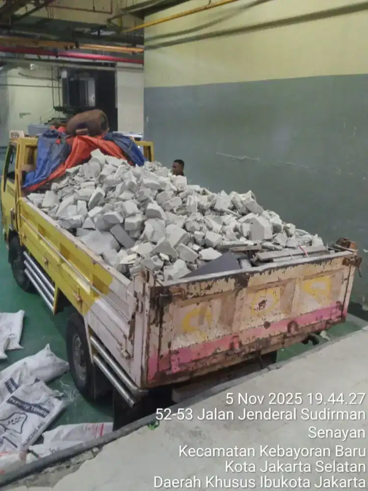 Jasa buang puing dan sampah