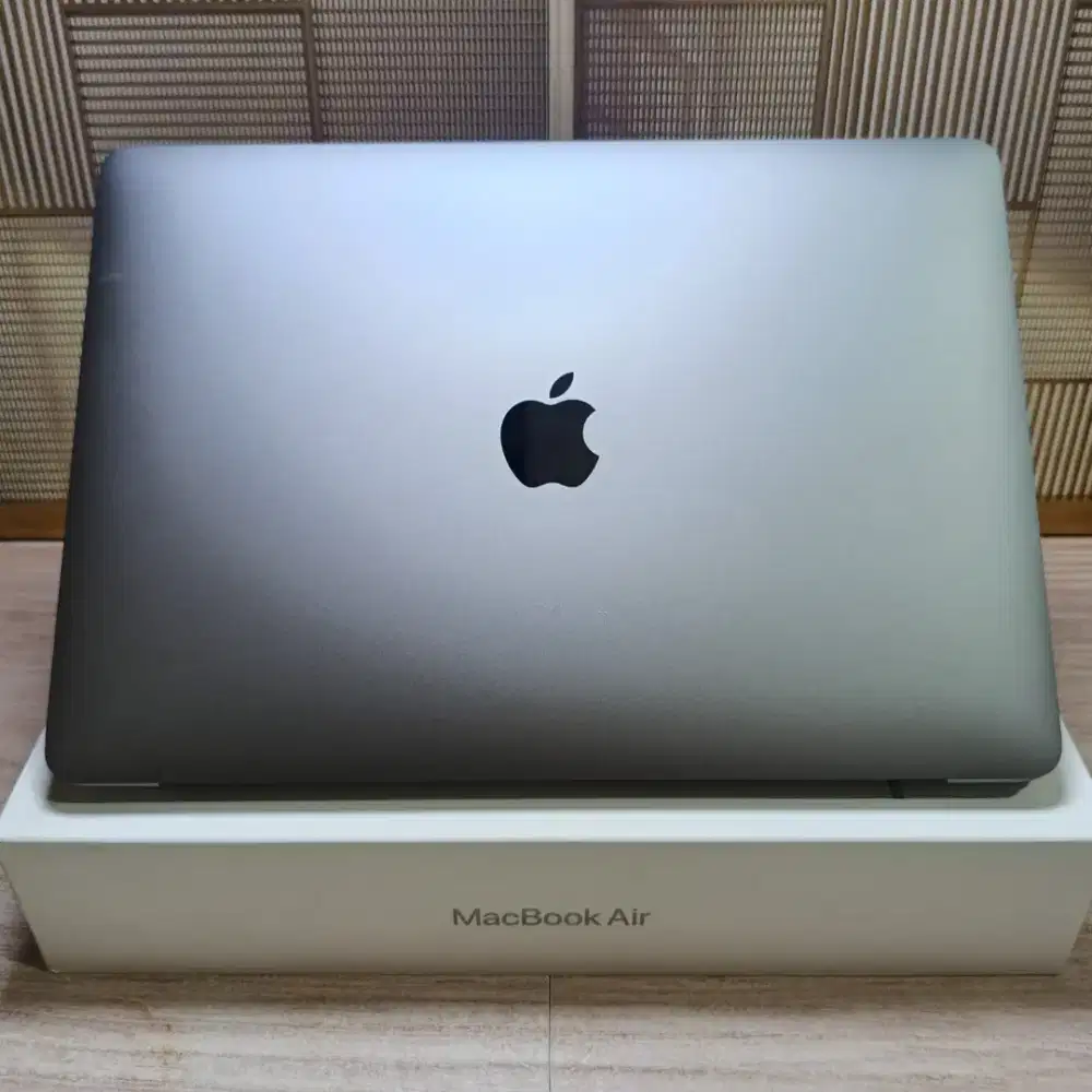 MACBOOK AIR M1 2020 layar 13 inchi