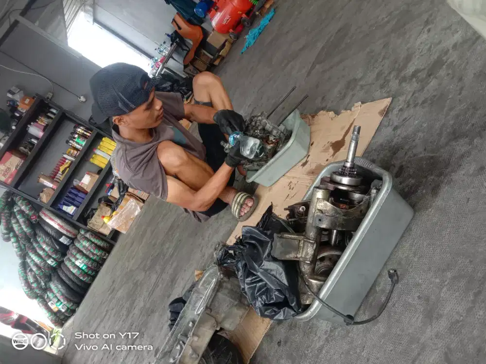 Mencari kerjaan mekanik motor
