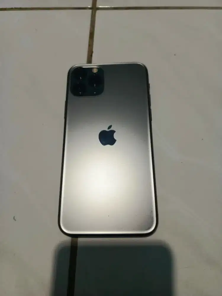 Iphone 11 pro 64 gb second ibox unit only