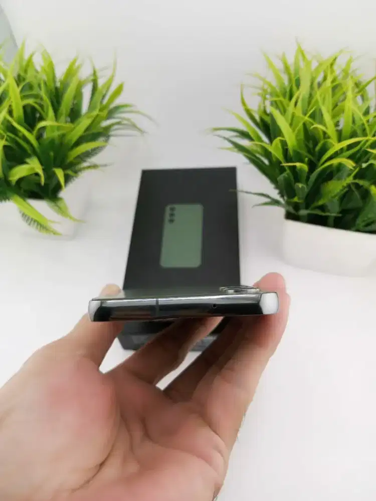 SAMSUNG GALAXY S23 5G 12/256 Resmi SEIN
Kelengkapan FULLSET