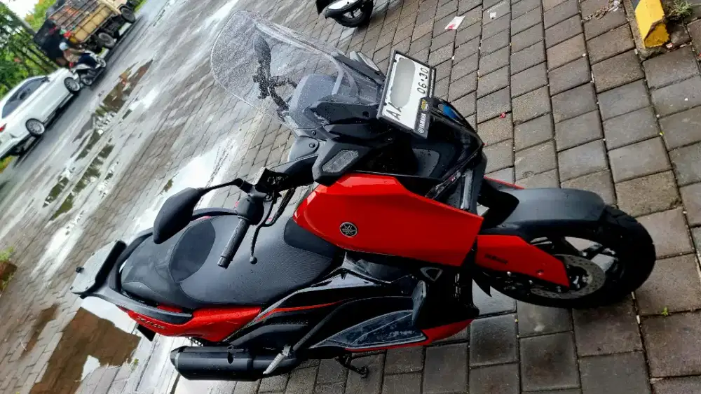 Yamaha XMax Connected 2025 Red Yellow
