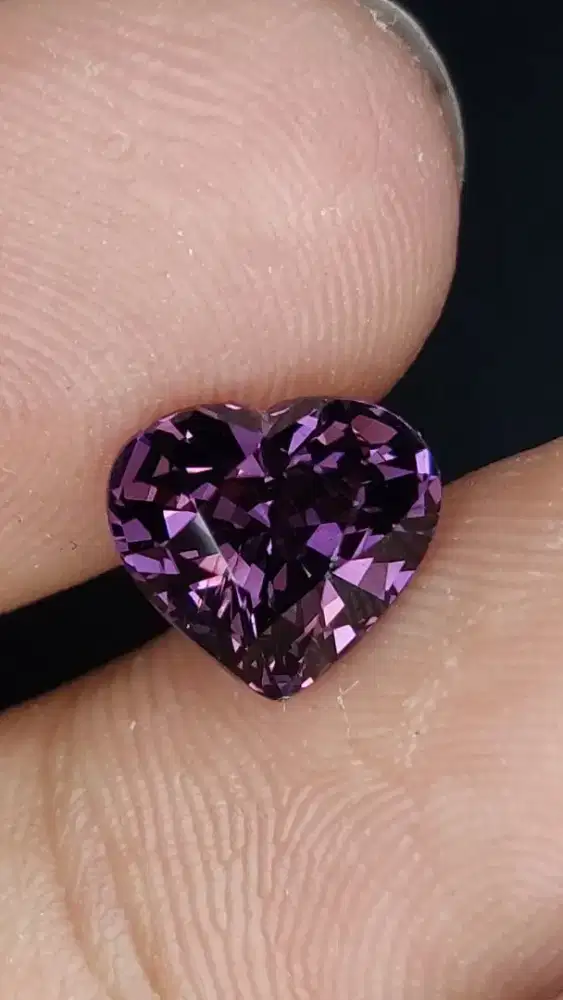 Natural spinel NTE
